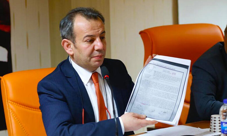 صحيفة تركية تكشف قيام بلدية معارضة بالتبرع بمبلغ ضخم لبلدية بولو من الأموال المخصصة لدعم السوريين في تركيا.