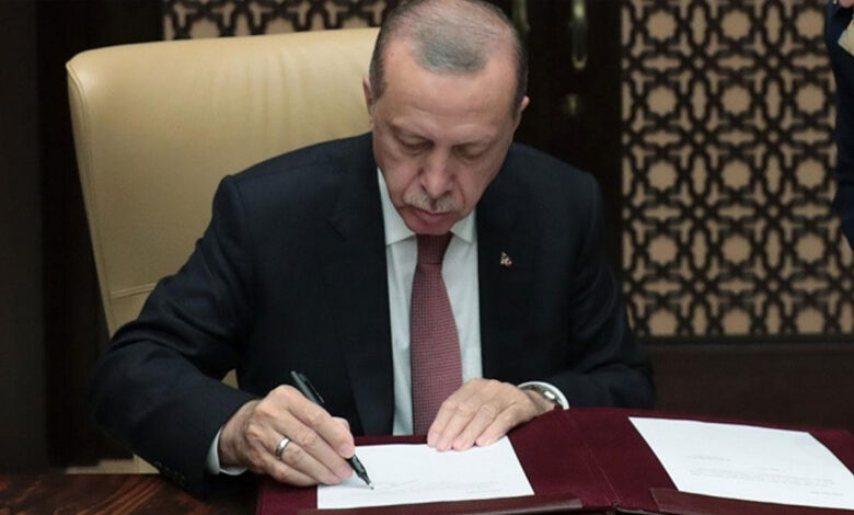 أردوغان يقيل نائبين لوزير المالية والليرة التركية تفاجئ الجميع بانخفاضها الحاد