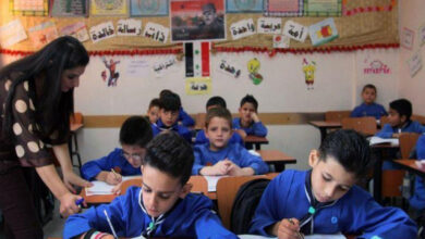 في ظل الأزمة المعيشية في سوريا طالب يحصل على خرجية مدرسية 50 ألف ليرة يومياً في دمشق