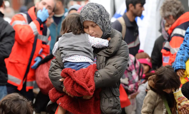 قرابة عشرين ألف لاجئ بينهم سوريون عرضة لـ الترحيل في بريطانيا وذلك بسبب ..!؟