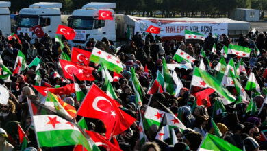 صحف تركية تفنّد أكثر 15 كذبة منتشرة عن السوريين في تركيا.. هي؟