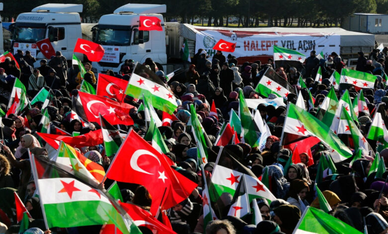 صحف تركية تفنّد أكثر 15 كذبة منتشرة عن السوريين في تركيا.. هي؟