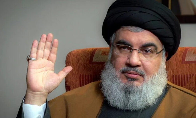 شاهد || فنان سعودي يقلد زعيم ميليشيا حزب الله حسن نصر الله ويثير تفاعلاً كبيراً وموجة سخرية منه